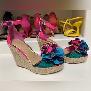 Gianni Bini colorful wedge shoe size 7
